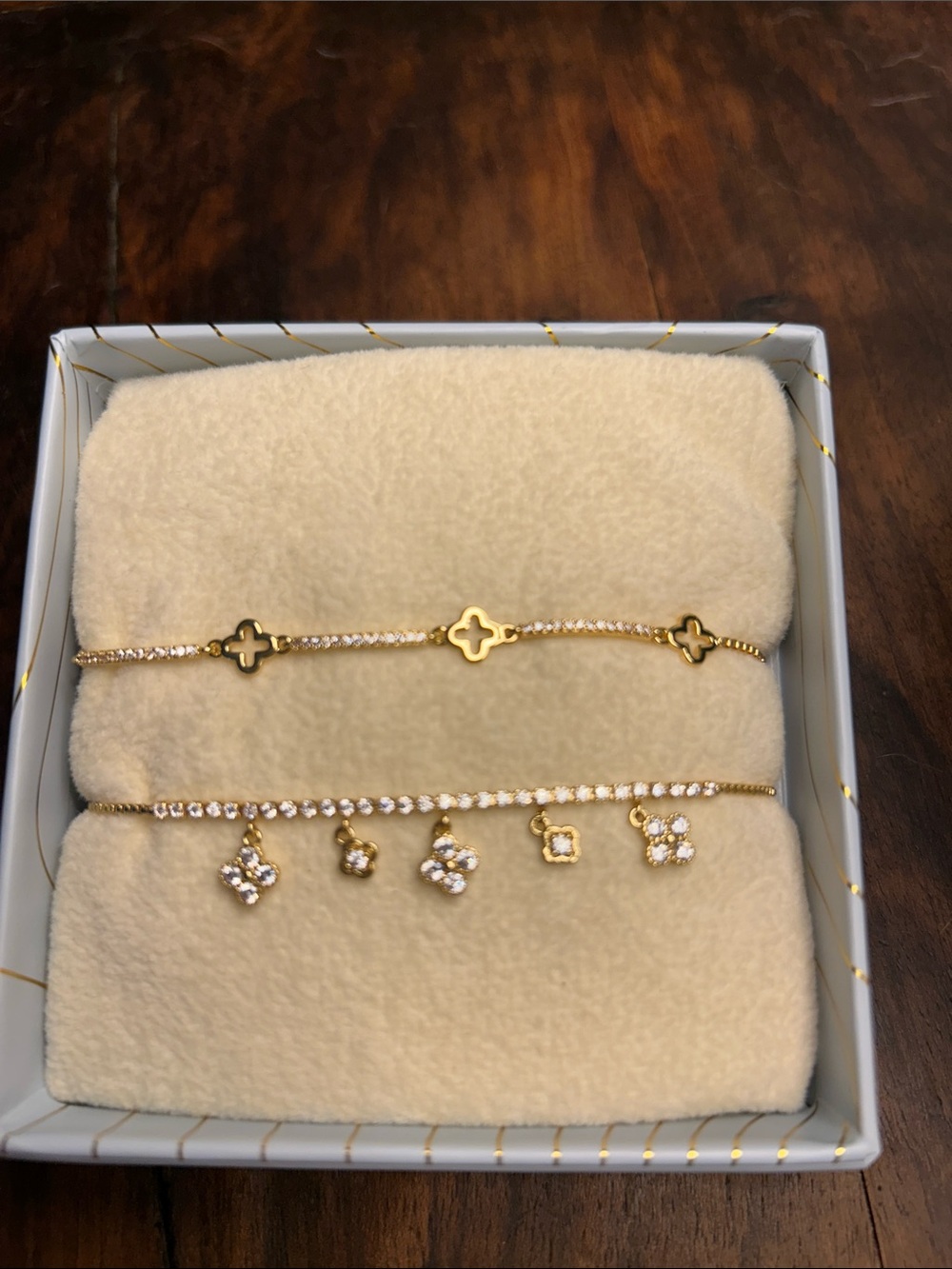 eye candy Gold Tone Clover & Crystal Charm Bracelet Set